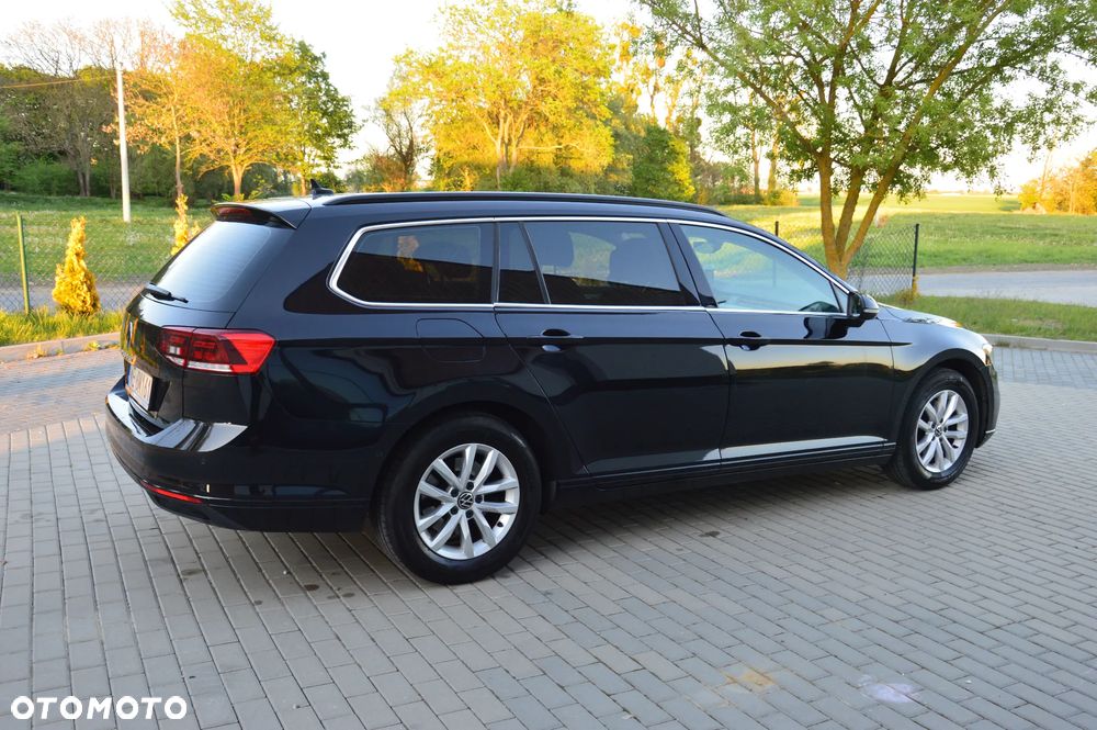 Volkswagen Passat - 11