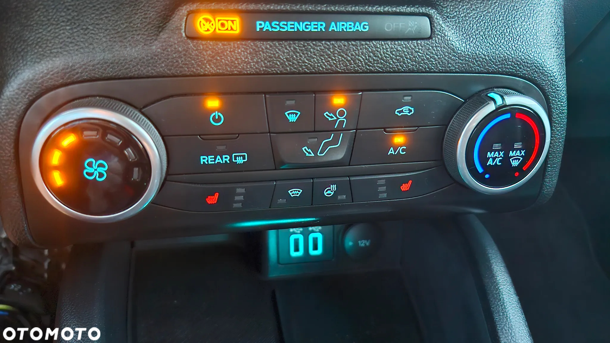Ford Focus 1.0 EcoBoost Titanium X - 27