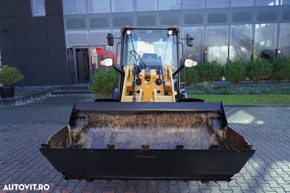Cat 906M / ÎNCĂRCĂTOR PE ROȚI / 2020 / CUPĂ CU FALCI / - 9