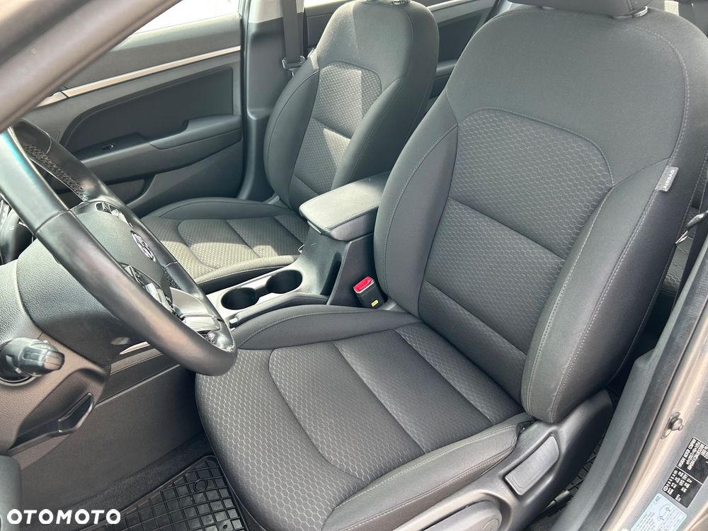 Hyundai Elantra 1.6 Premium - 16