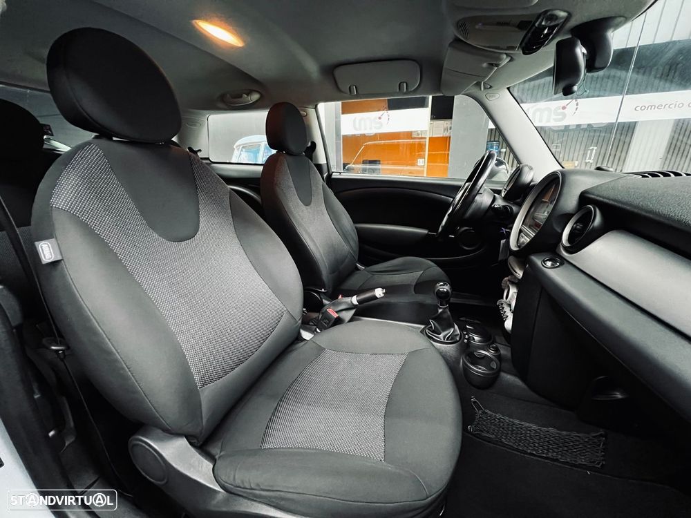 MINI 3 Portas Cooper D - 14