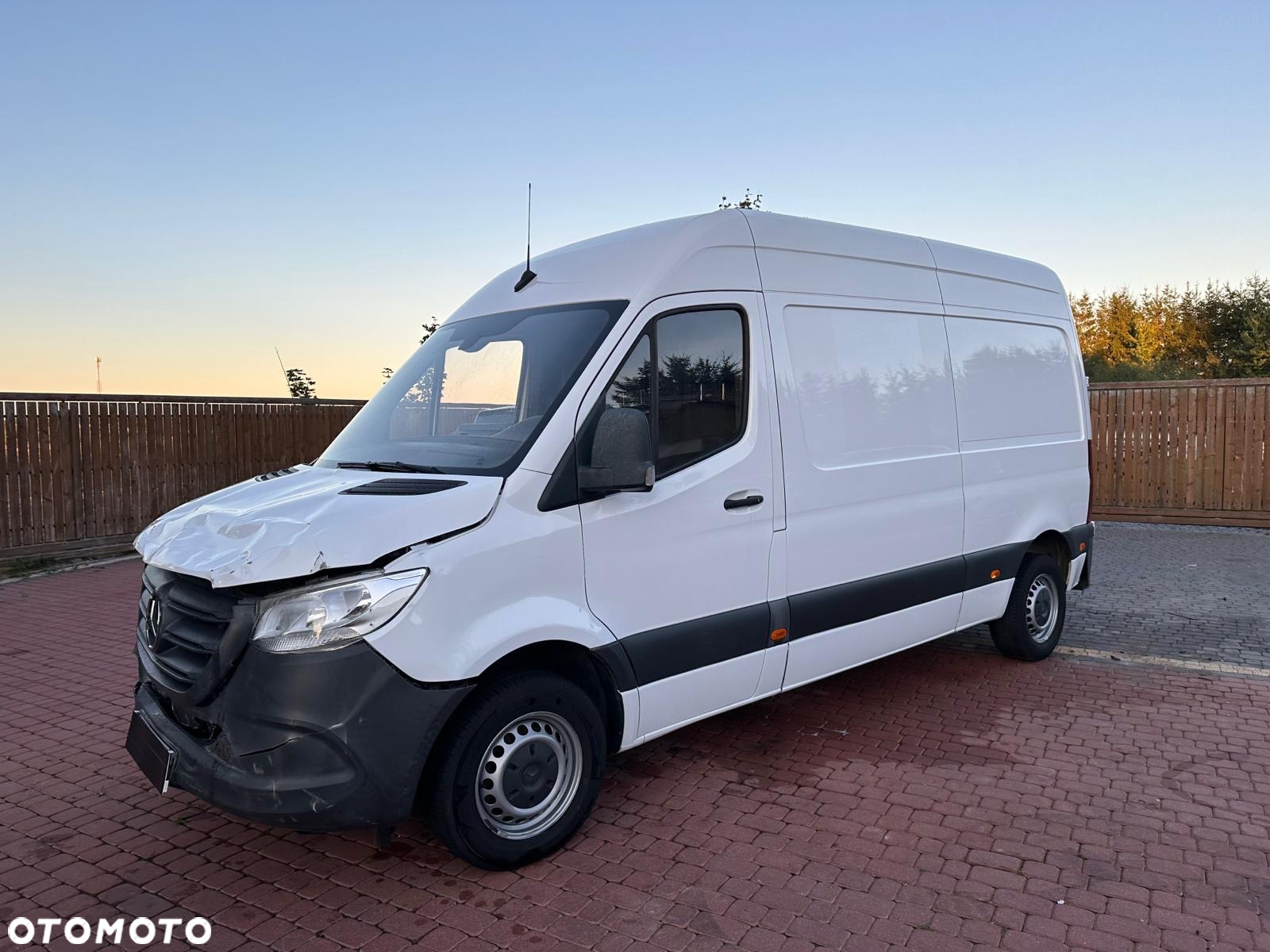 Mercedes-Benz Sprinter - 14