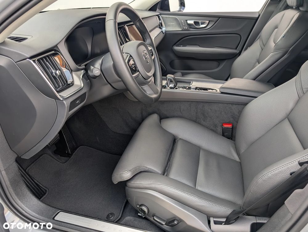 Volvo V60 B4 B DKG Plus Dark - 15