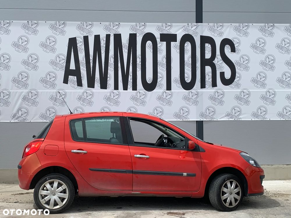 RENAULT CLIO 2006 *SAMOCHÓD NA CZĘŚCI* 1343  MASKA, LAMPA, DRZWI, LUSTERKO, ZDERZAK, GRILL, BŁOTNIK, KLAPA, BELKA, DESKA, FOTELE, KANAPA, ĆWIARTKA KIEROWNICA, TARCZE, ZACISKI, ZAWIESZENIE, KOMPLETNY PRZÓD, KOMPLETNY TYŁ, LICZNIK, ZEGARY, PRAWE LEWE PRZÓD TYŁ - 1
