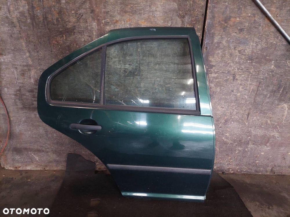 DRZWI KOMPLETNE PRAWY TYŁ VOLKSWAGEN BORA I LC6M SEDAN - 1