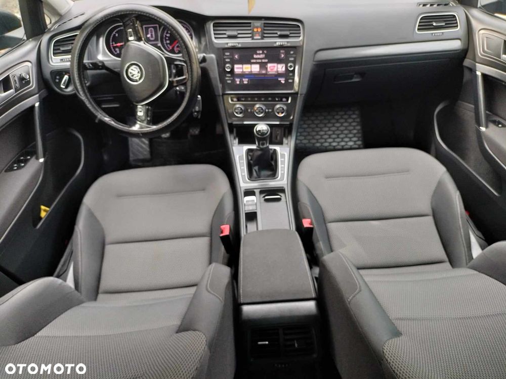 Volkswagen Golf - 10