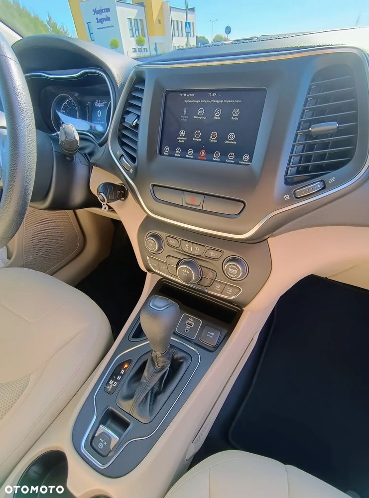 Jeep Cherokee - 17