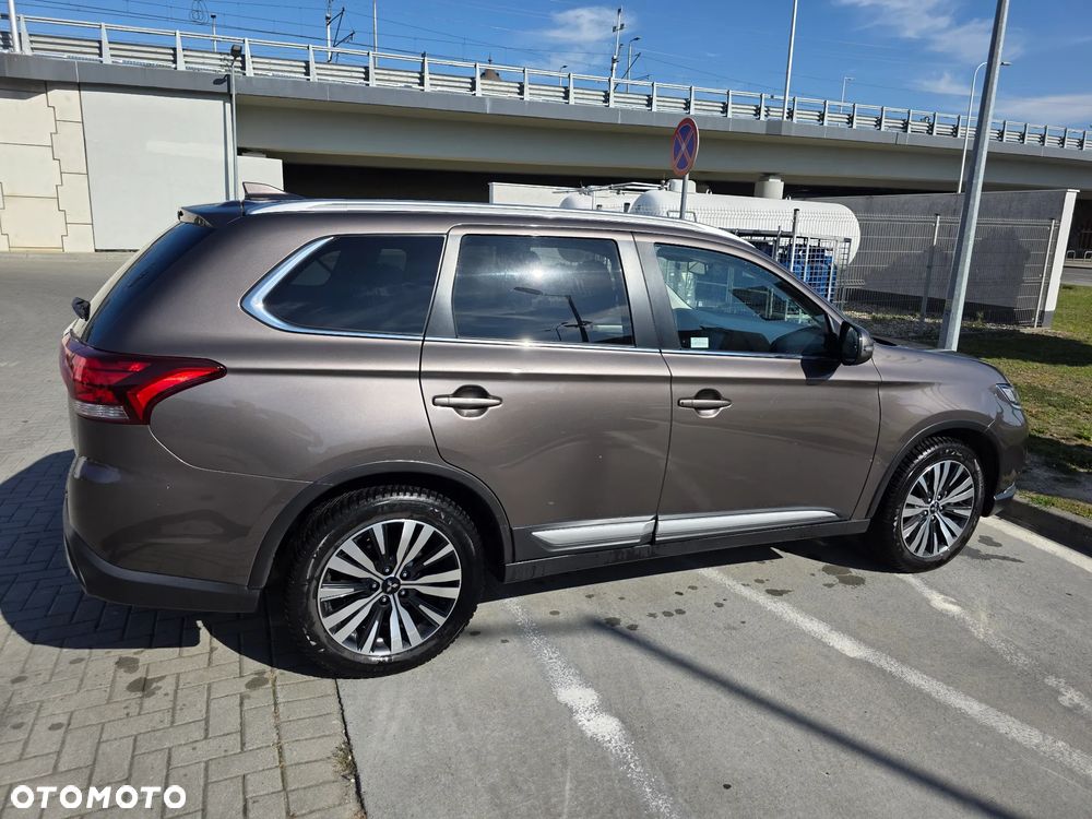 Mitsubishi Outlander - 1