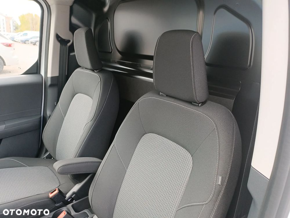 Ford Transit Courier - 11