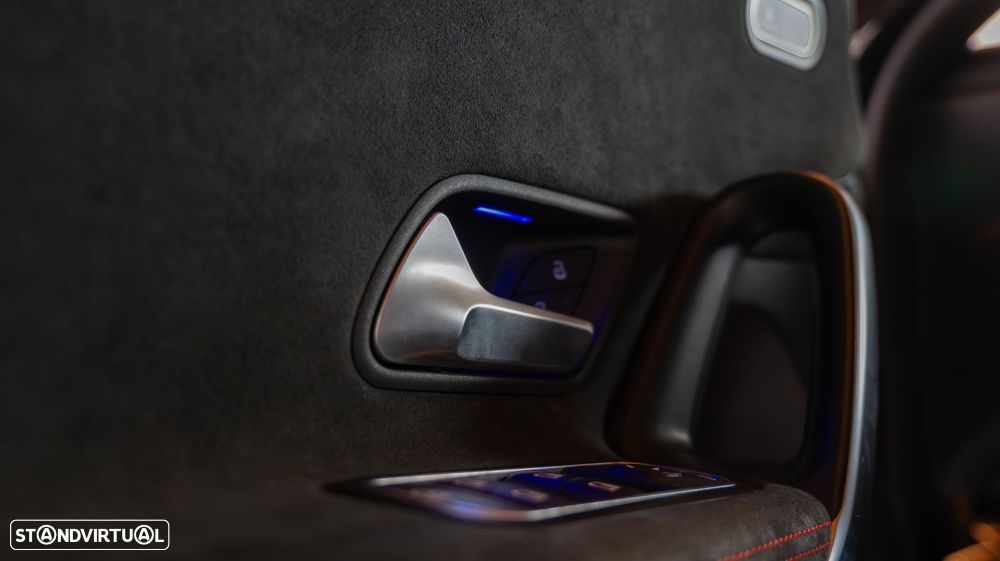 Mercedes-Benz A 250 Limousine e AMG Line - 12