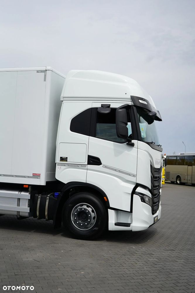 Iveco / S-WAY / 420 / E 6 / KONTENER + WINDA / 22 PALETY / RETARDER / OŚ SKRĘTNA / ROLETA - 24