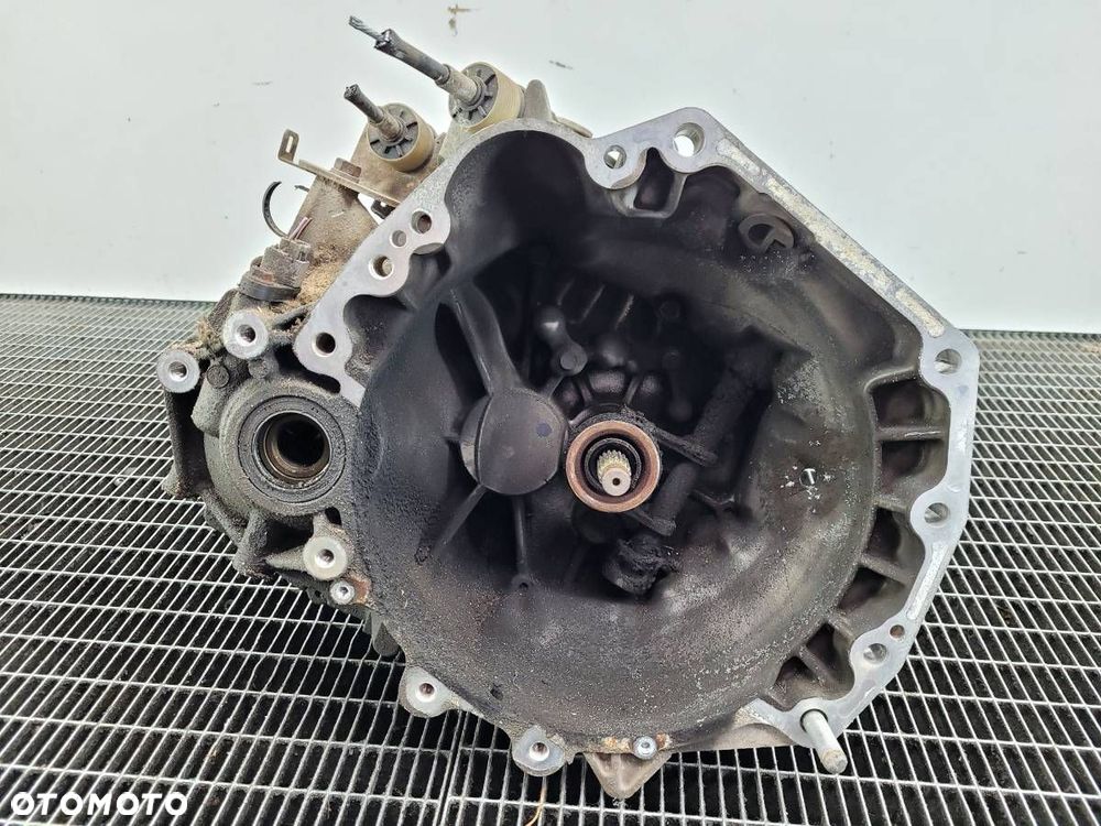 SKRZYNIA BIEGÓW MANUALNA SUZUKI SWIFT III 1.3 BENZYNA 92KM ZNO ZN0 - 1