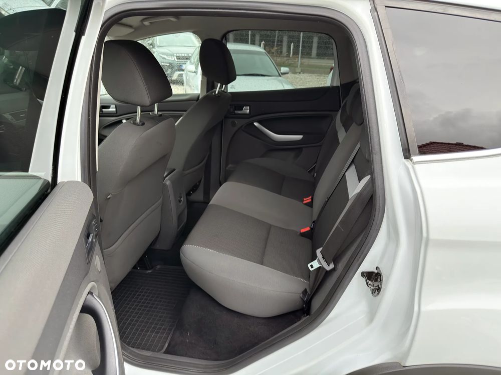 Ford Kuga 2.0 TDCi 2x4 Titanium - 17