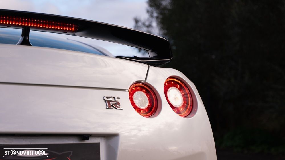 Nissan GT-R 3.8 V6 Black Edition - 24