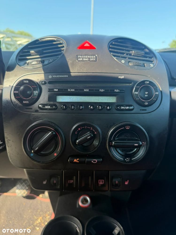 Volkswagen New Beetle - 13