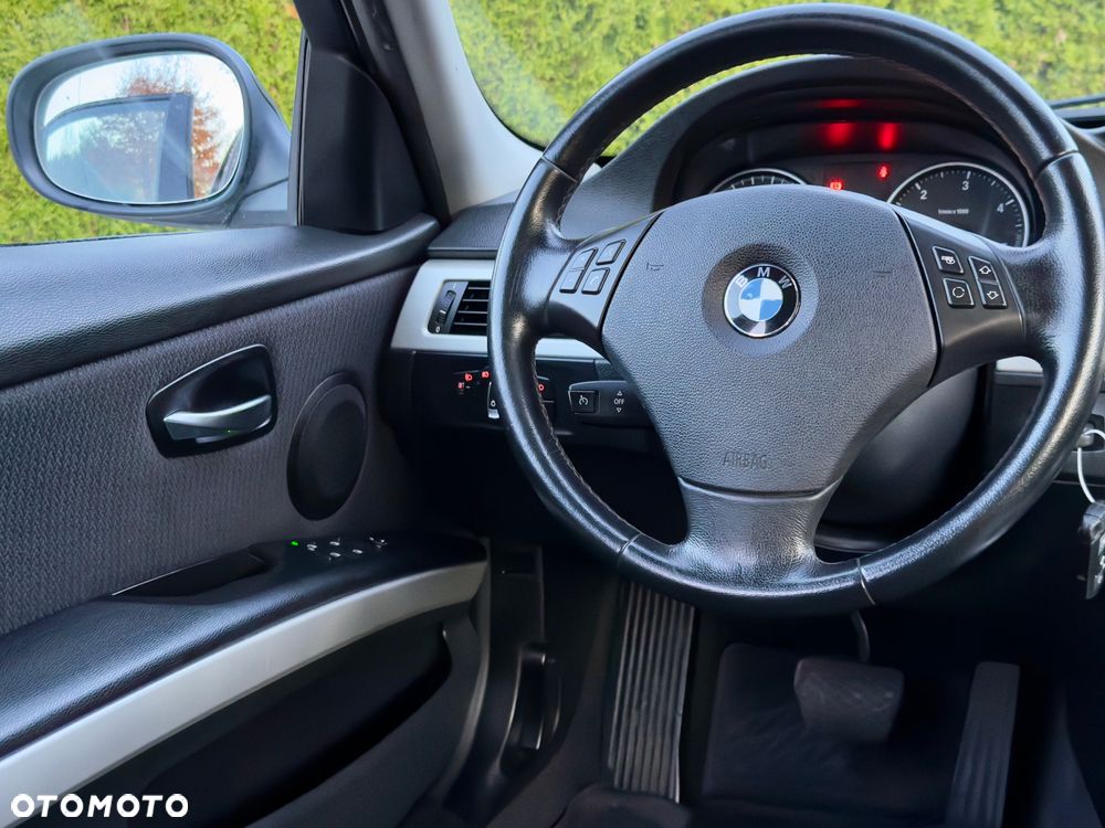 BMW Seria 3 - 32