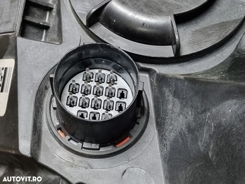 Far Dreapta Land Rover Discovery Sport 2014 - 2019 SUV 4 Usi (1244) Fara xenon - 4