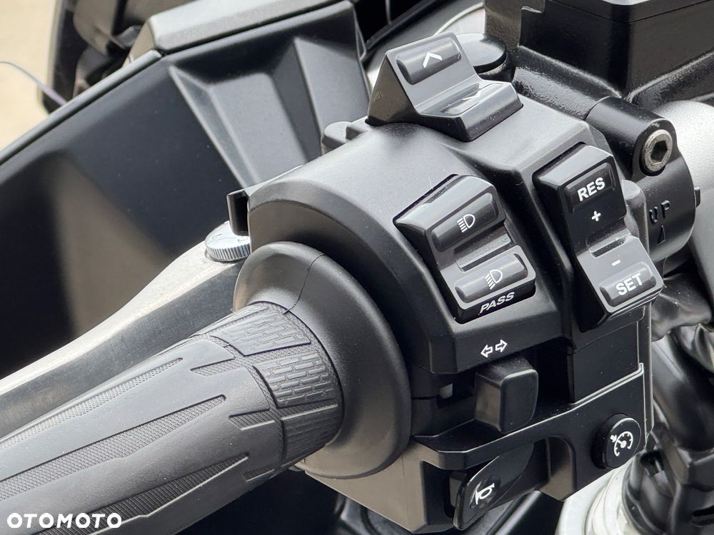Yamaha FJR - 16