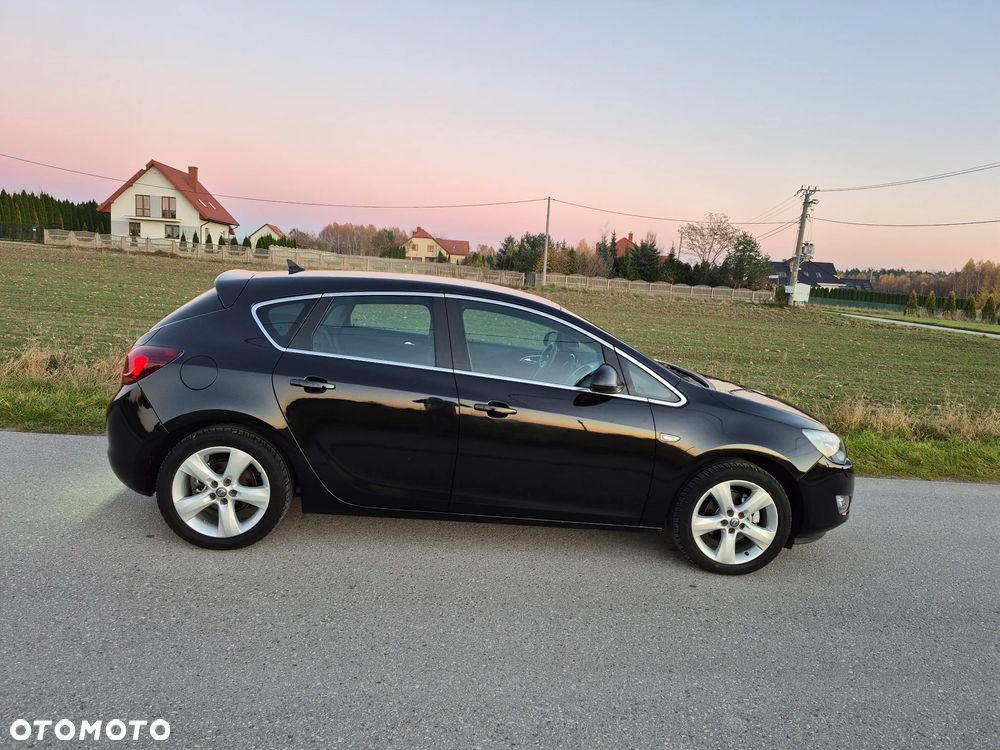 Opel Astra 1.4 Turbo Cosmo - 25