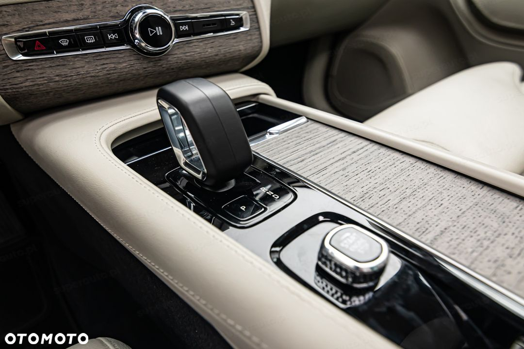 Volvo XC 90 - 25