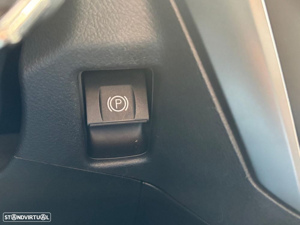 Toyota Avensis SD 2.0 D-4D Exclusive+GPS - 19