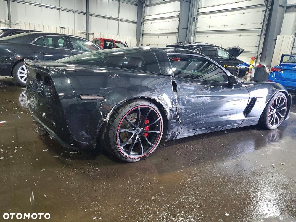 Chevrolet Corvette - 4