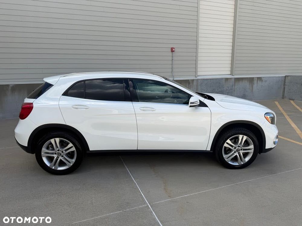 Mercedes-Benz GLA - 6