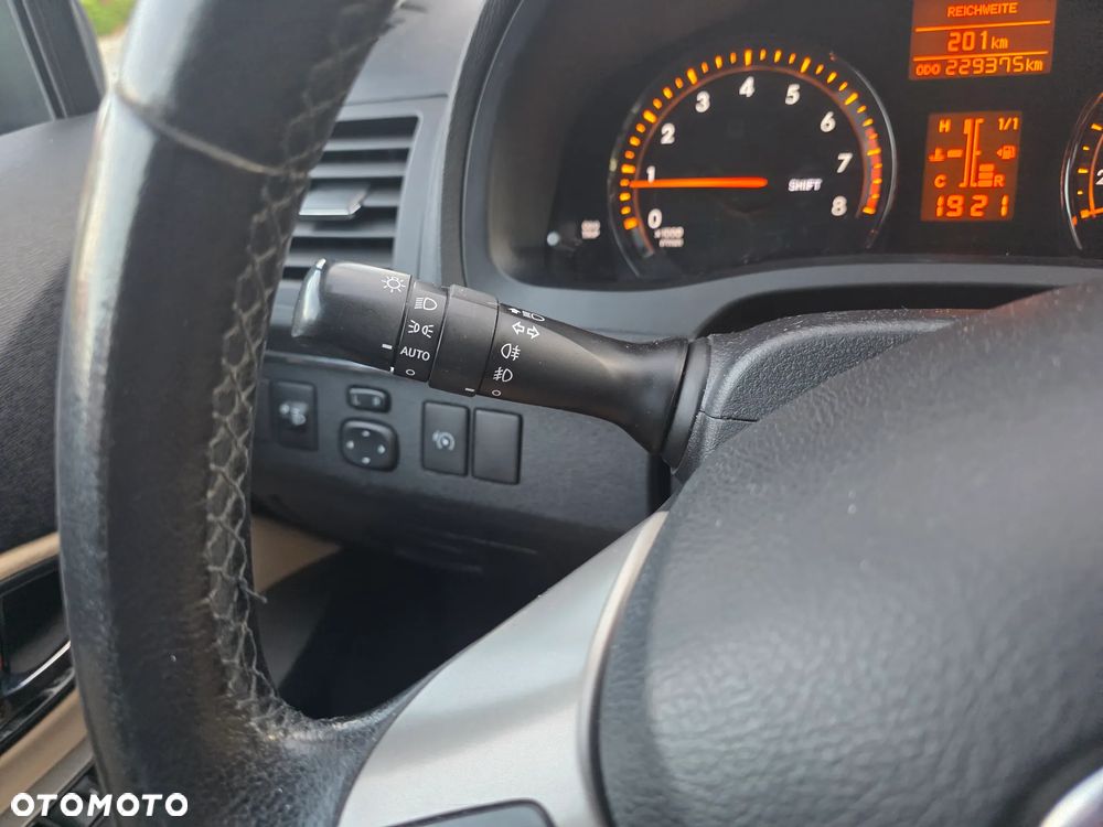 Toyota Avensis 1.8 Executive - 31