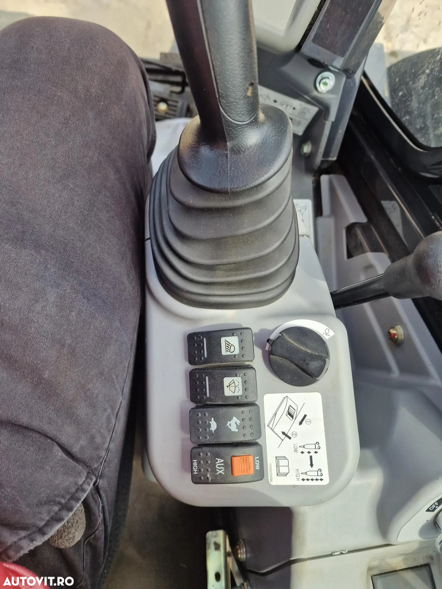 Hitachi ZX55, 5,5 tone, Cupa excavare+cupa taluz, inst picon, AC, Senile 90% ok, Computer de bord in limba romana, CA NOU, posibilitate leasing 4 ani-PROMOTIE 57900 EUR+Tva - 5
