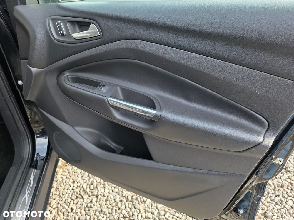 Ford Kuga 2.0 TDCi 2x4 Titanium - 31