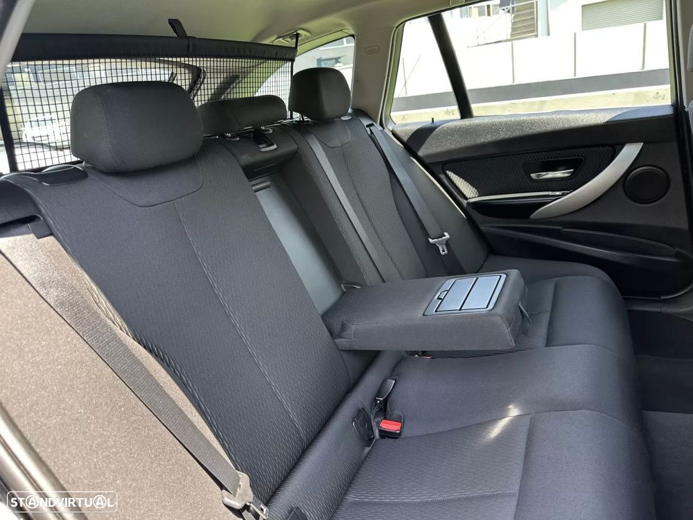 BMW 320 d Aut. Sport Line - 60