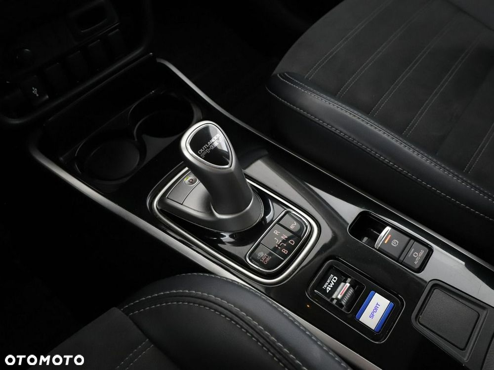 Mitsubishi Outlander 2.4 4WD Top - 27