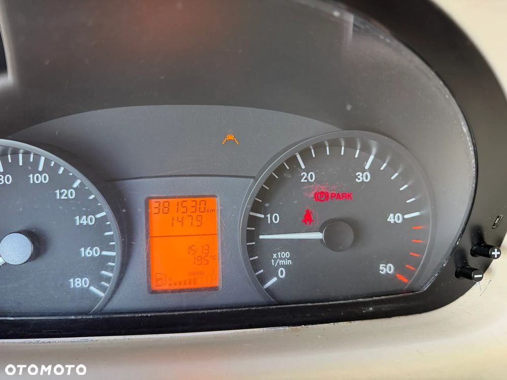 Mercedes-Benz Sprinter - 12