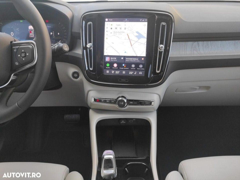 Volvo XC 40 B4 AT FWD MHEV Plus Dark - 15