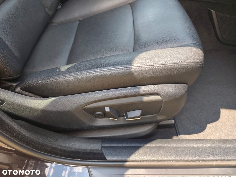 BMW Seria 5 528i xDrive - 13