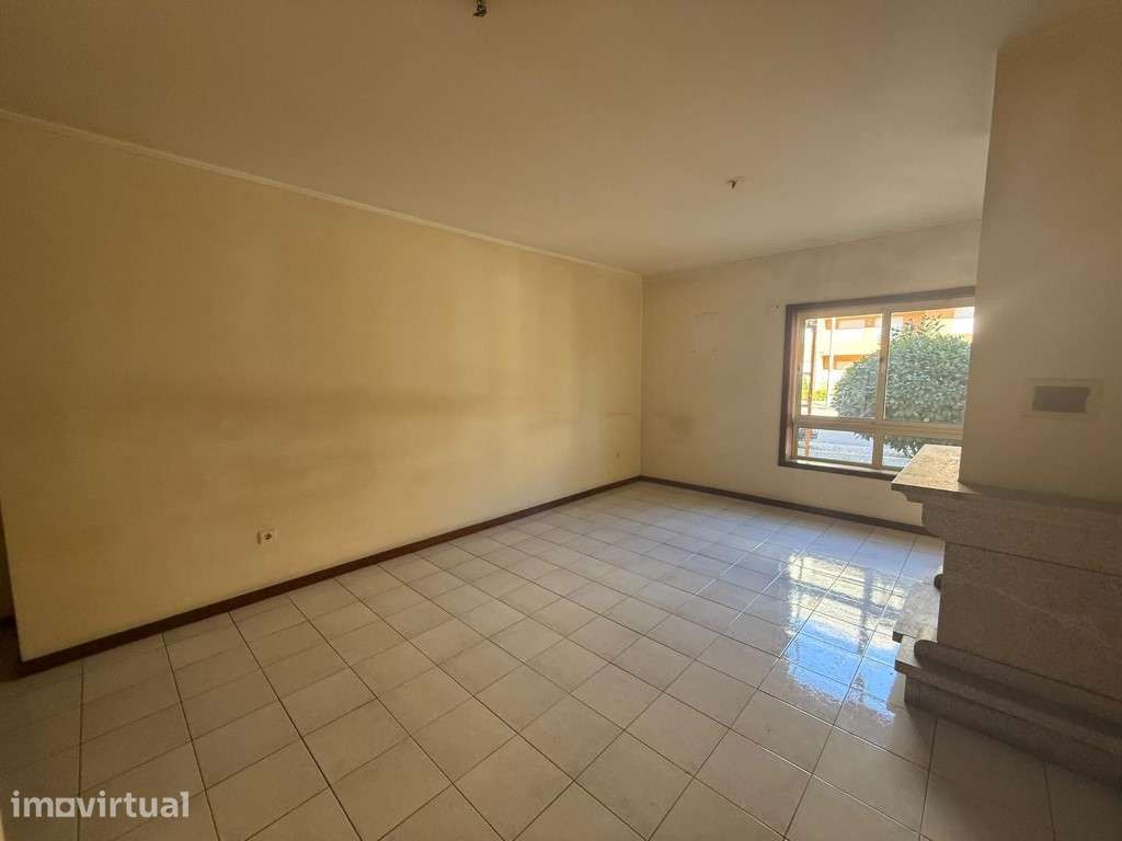 Apartamento T2 com garagem e arrecadação em condomínio com piscina,... - Grande imagem: 2/18
