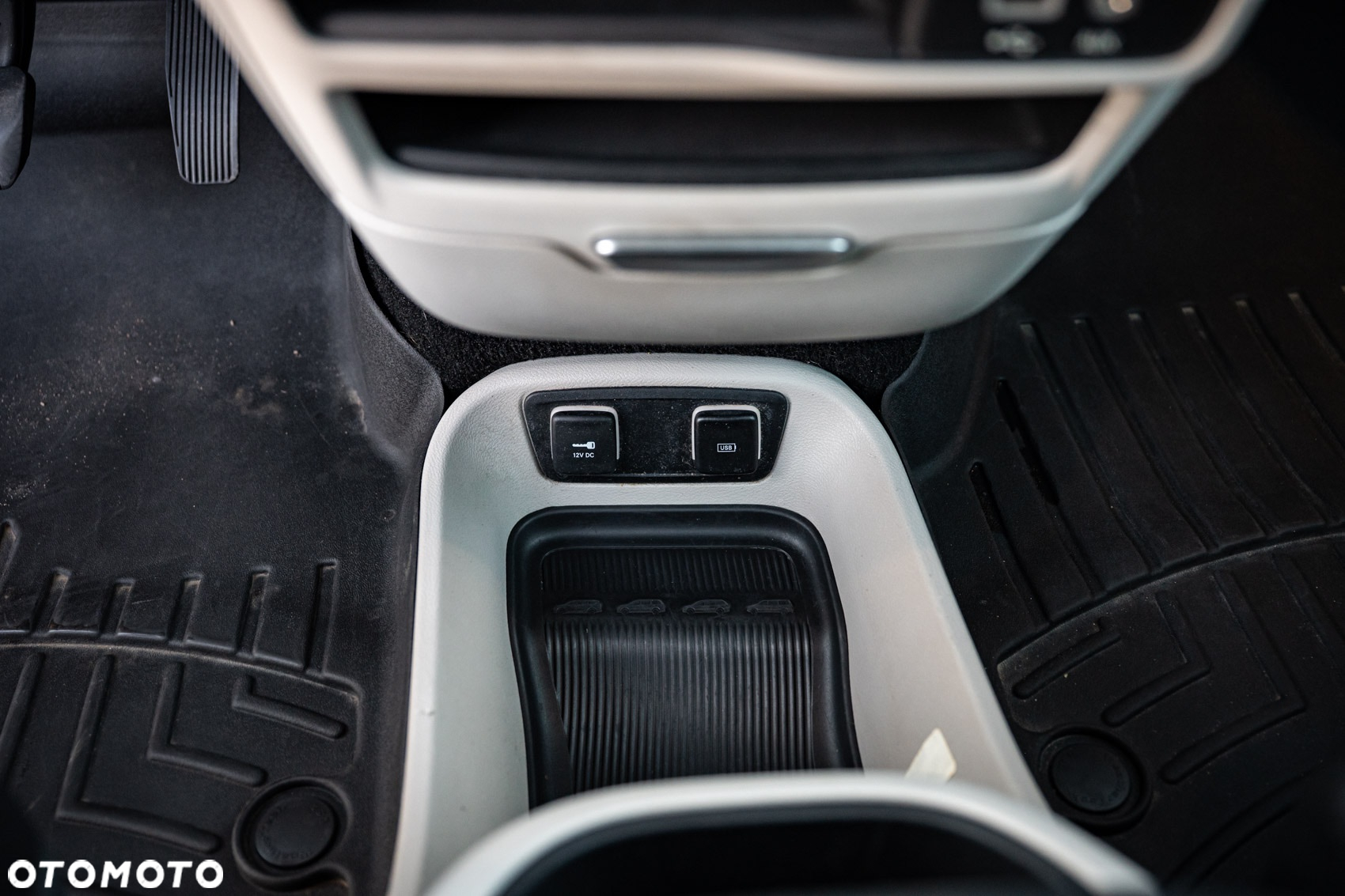 Chrysler Pacifica - 12