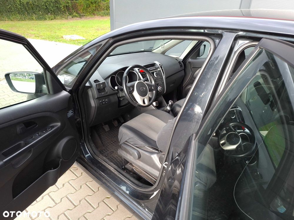 Kia Venga - 5