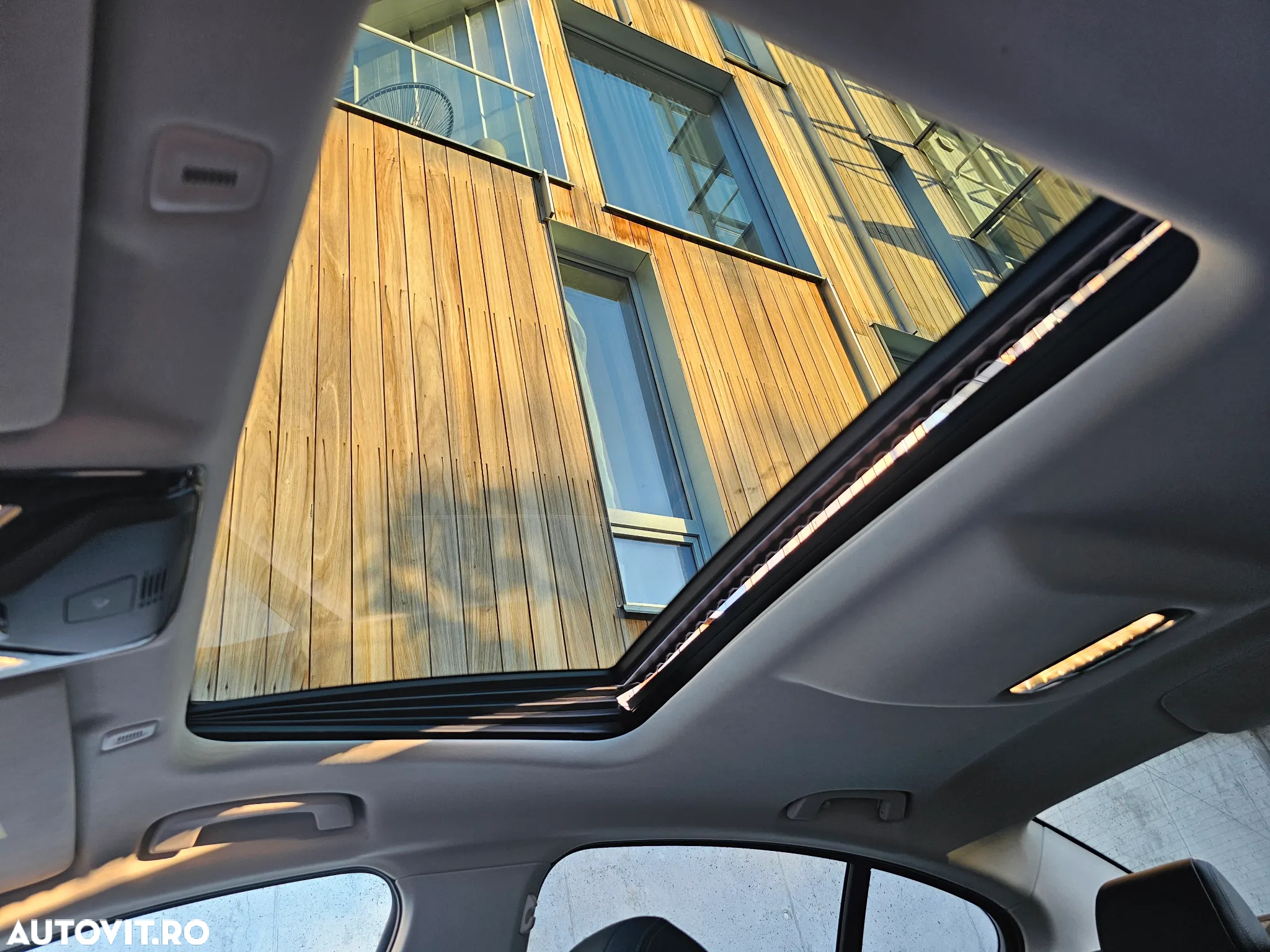 BMW Seria 5 530d xDrive AT - 32