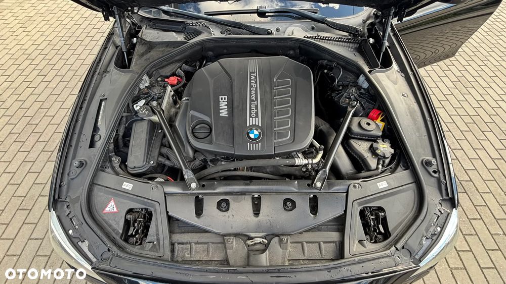 BMW Seria 5 530d xDrive Touring - 12