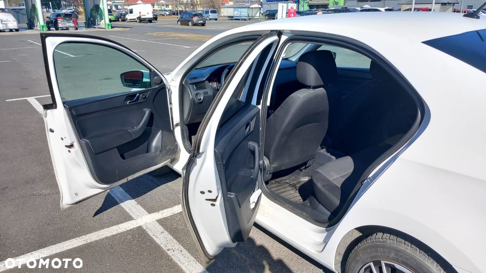 Skoda RAPID 1.2 TSI Ambition - 19