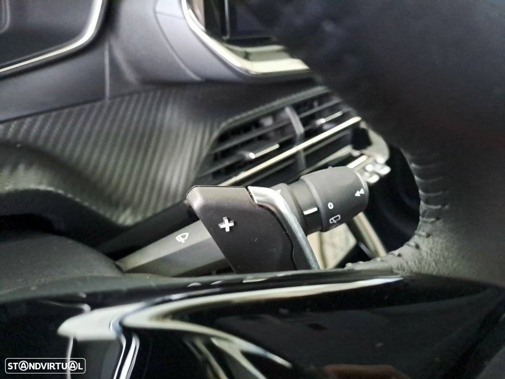 Peugeot 208 1.2 Hybrid Allure e-DCS6 - 15