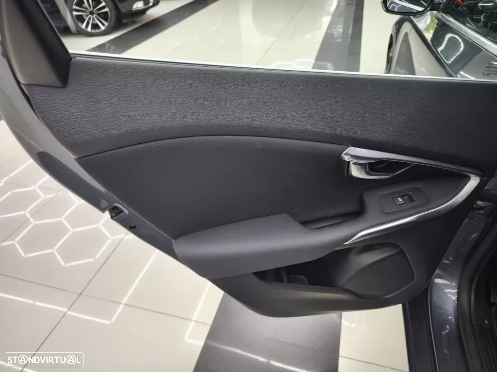 Volvo V40 1.6 D2 Momentum Eco - 39