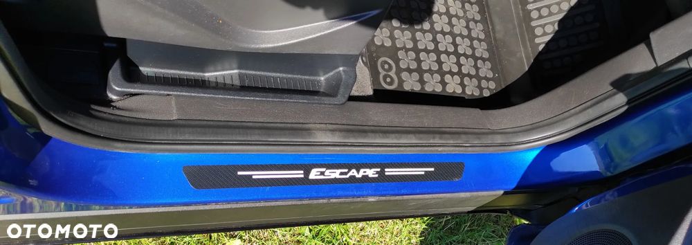 Ford Escape 2.0 EcoBoost AWD Titanium - 28