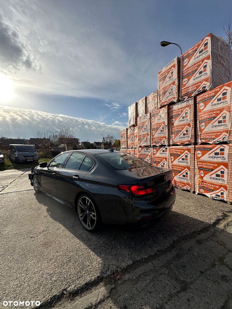 BMW Seria 5 M550i xDrive sport - 10
