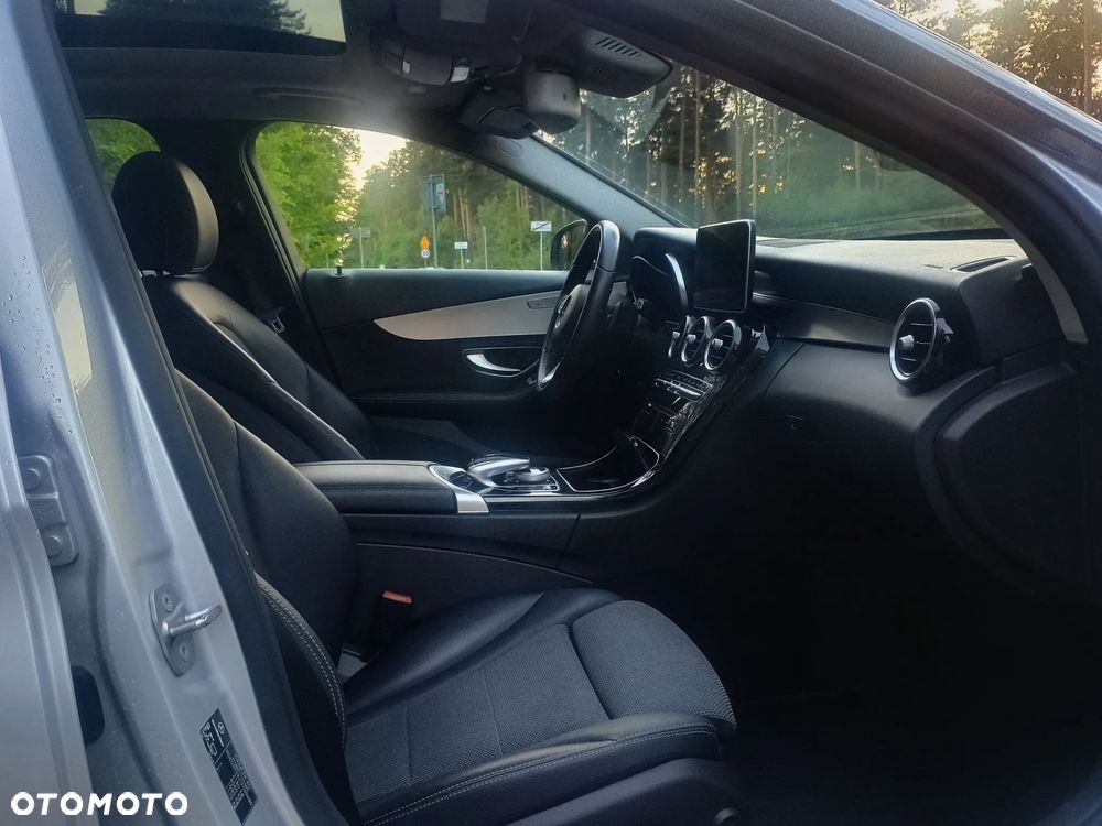 Mercedes-Benz Klasa C 200 4Matic 9G-TRONIC Avantgarde - 26