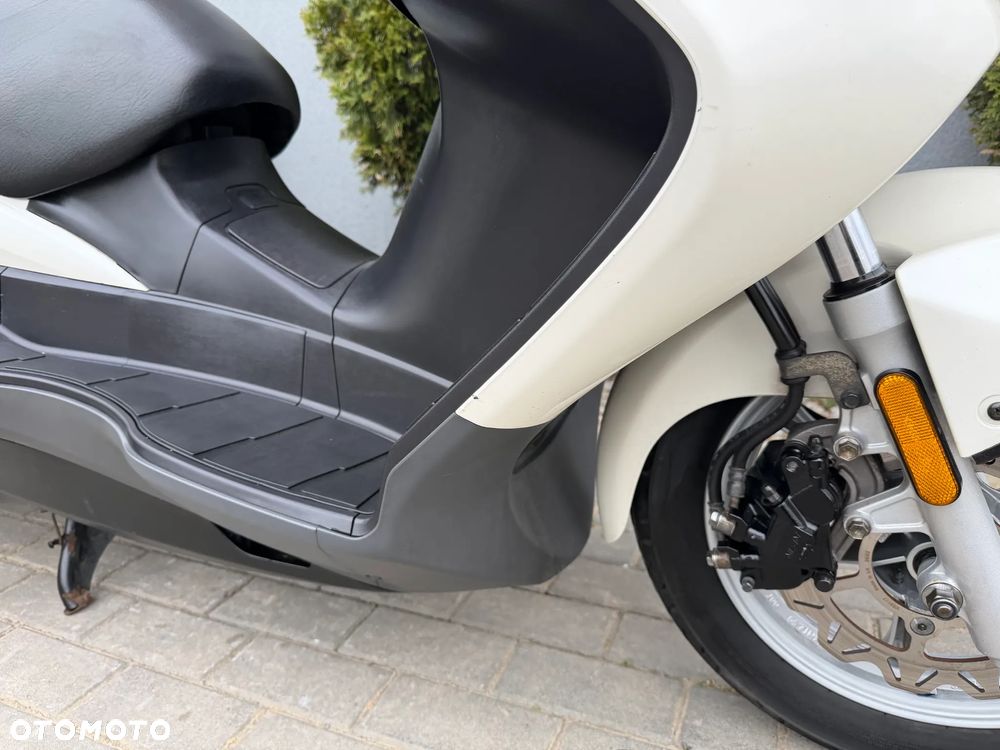 Suzuki Burgman - 10