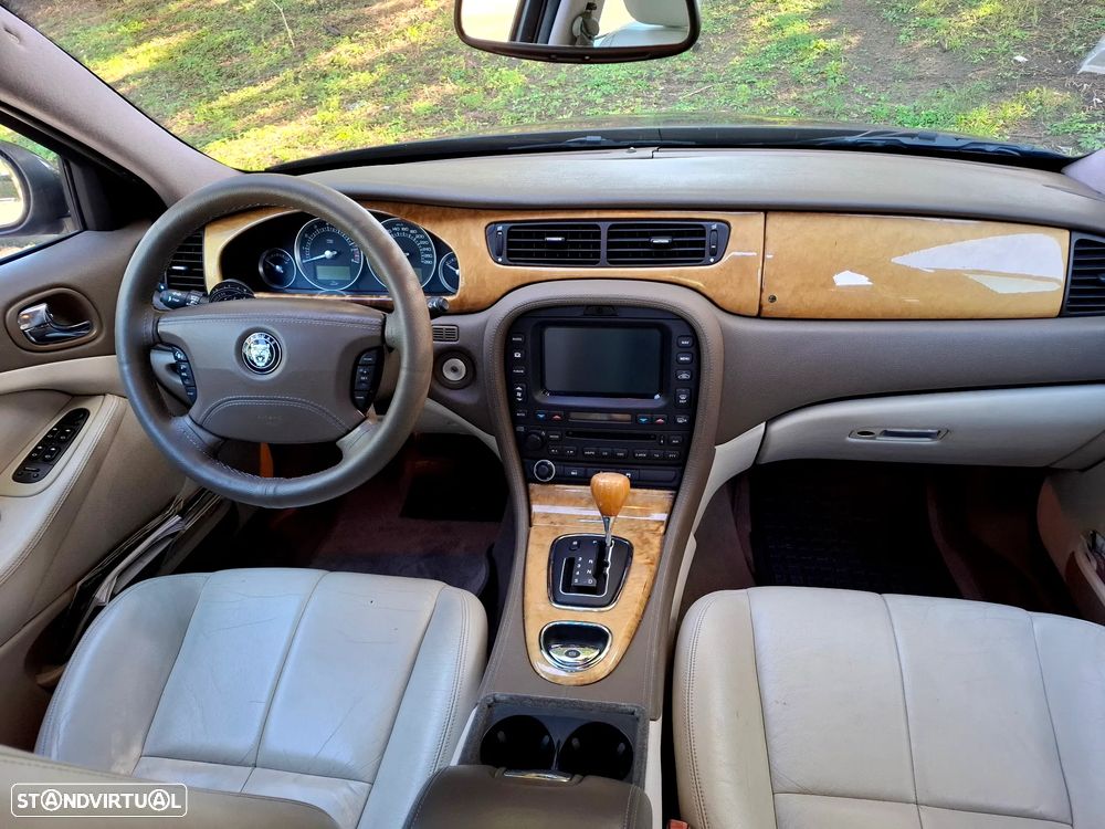 Jaguar S-Type 3.0 V6 Executive Auto. - 6