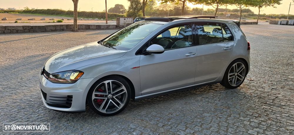 Volkswagen Golf 2.0 TSi GTi Performance — fotografia 3