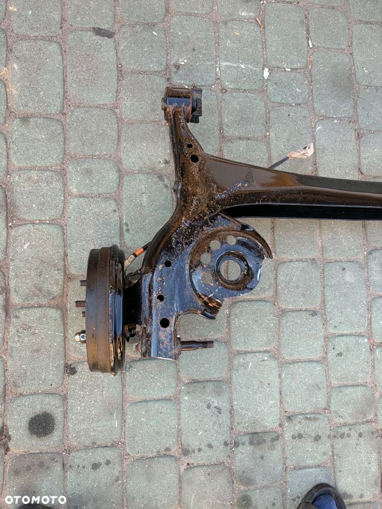 Tylna belka toyota yaris 1 yaris 1 verso Bębny Bez ABS Orginał bez rdzy super stan import italy - 5